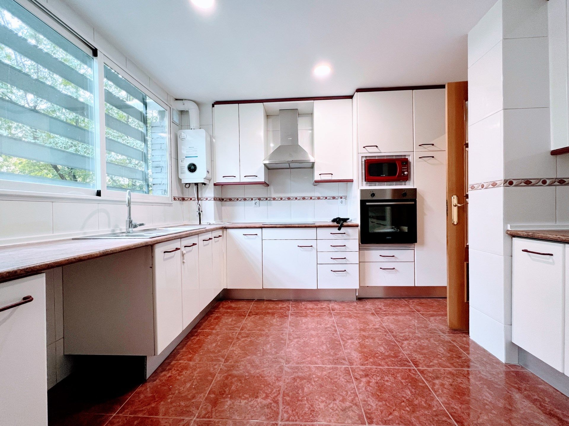Kitchen of Flat to rent in  Madrid Capital  with Air Conditioner and Heating