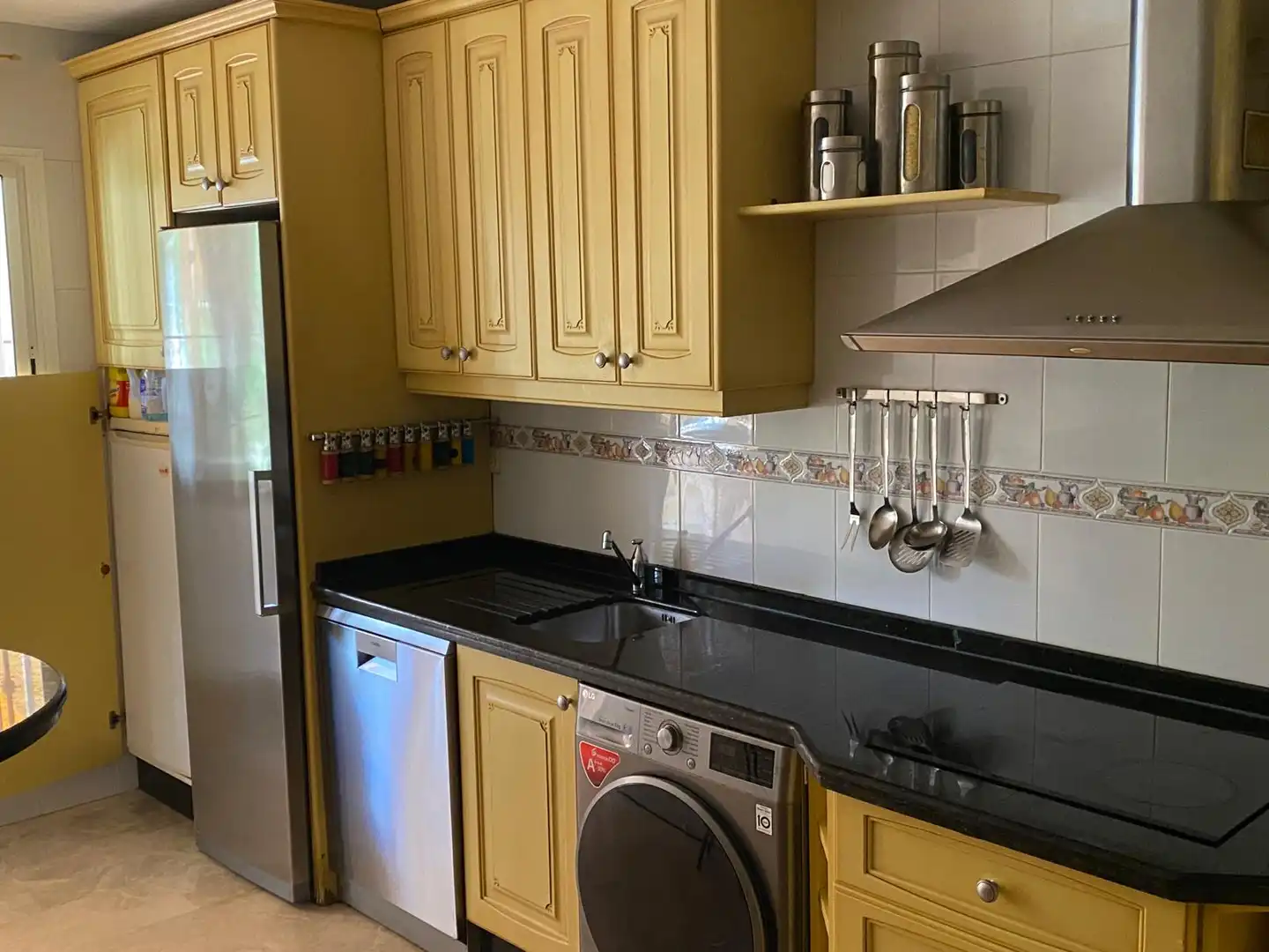 Cocina de Casa adosada en venta en Castilleja de Guzmán con Aire acondicionado, Terraza y Piscina