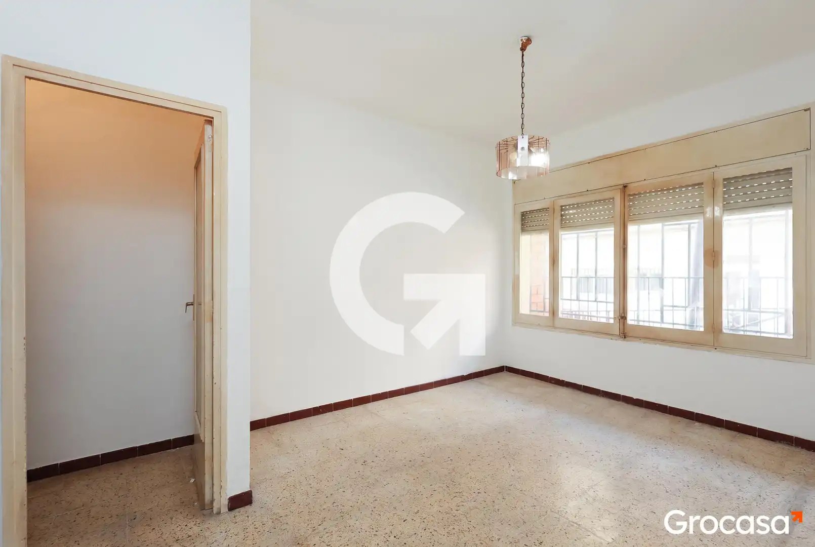 Schlafzimmer von Erdgeschoss zum Verkauf in Gavà mit Ofen