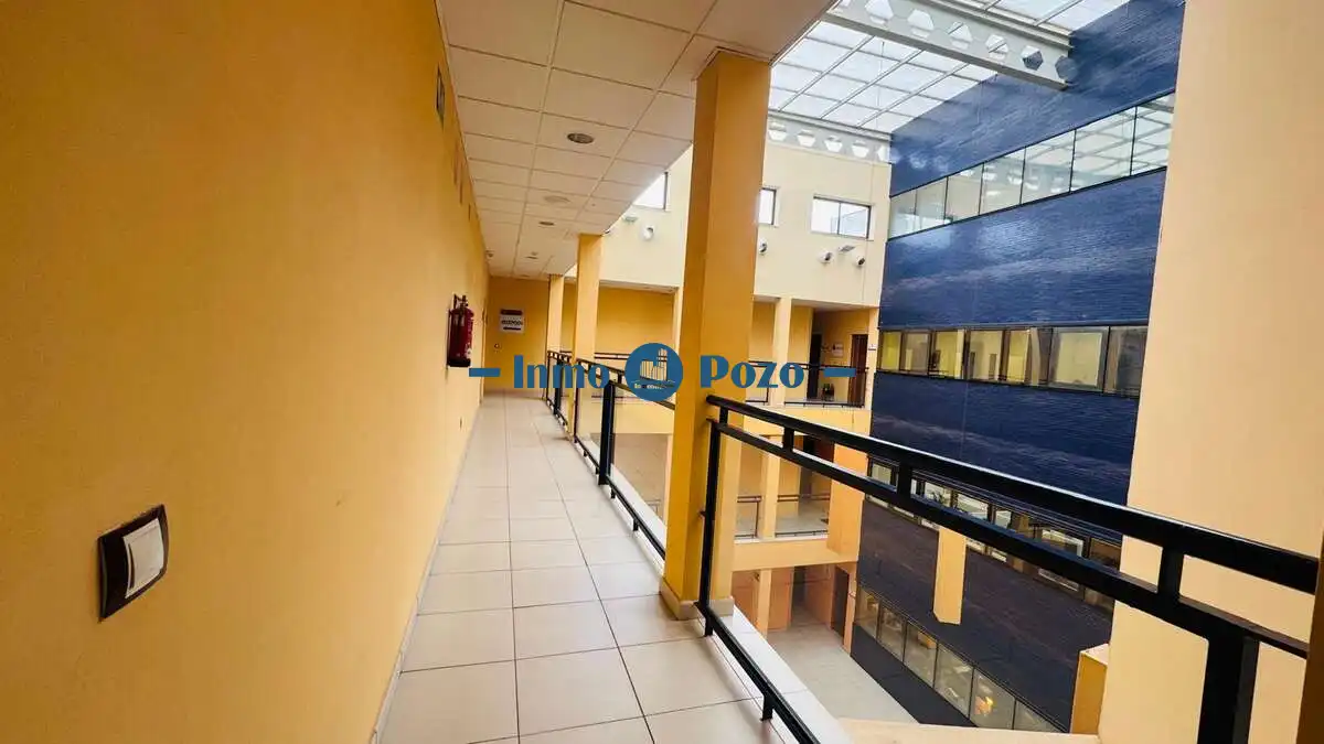 Büro zum Verkauf in Almendralejo