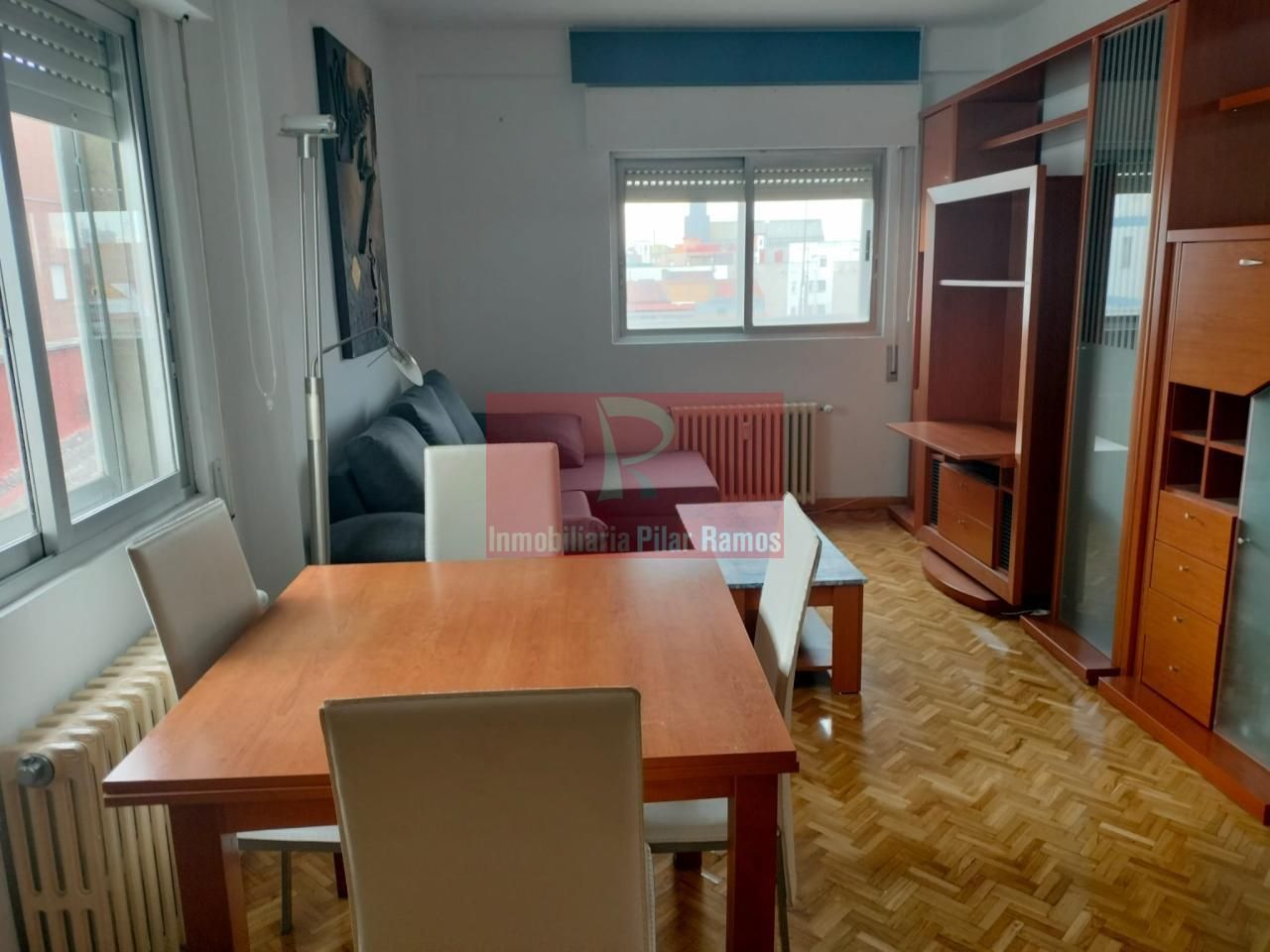 Sala d'estar de Apartament en venda en León Capital  amb Calefacció i Moblat