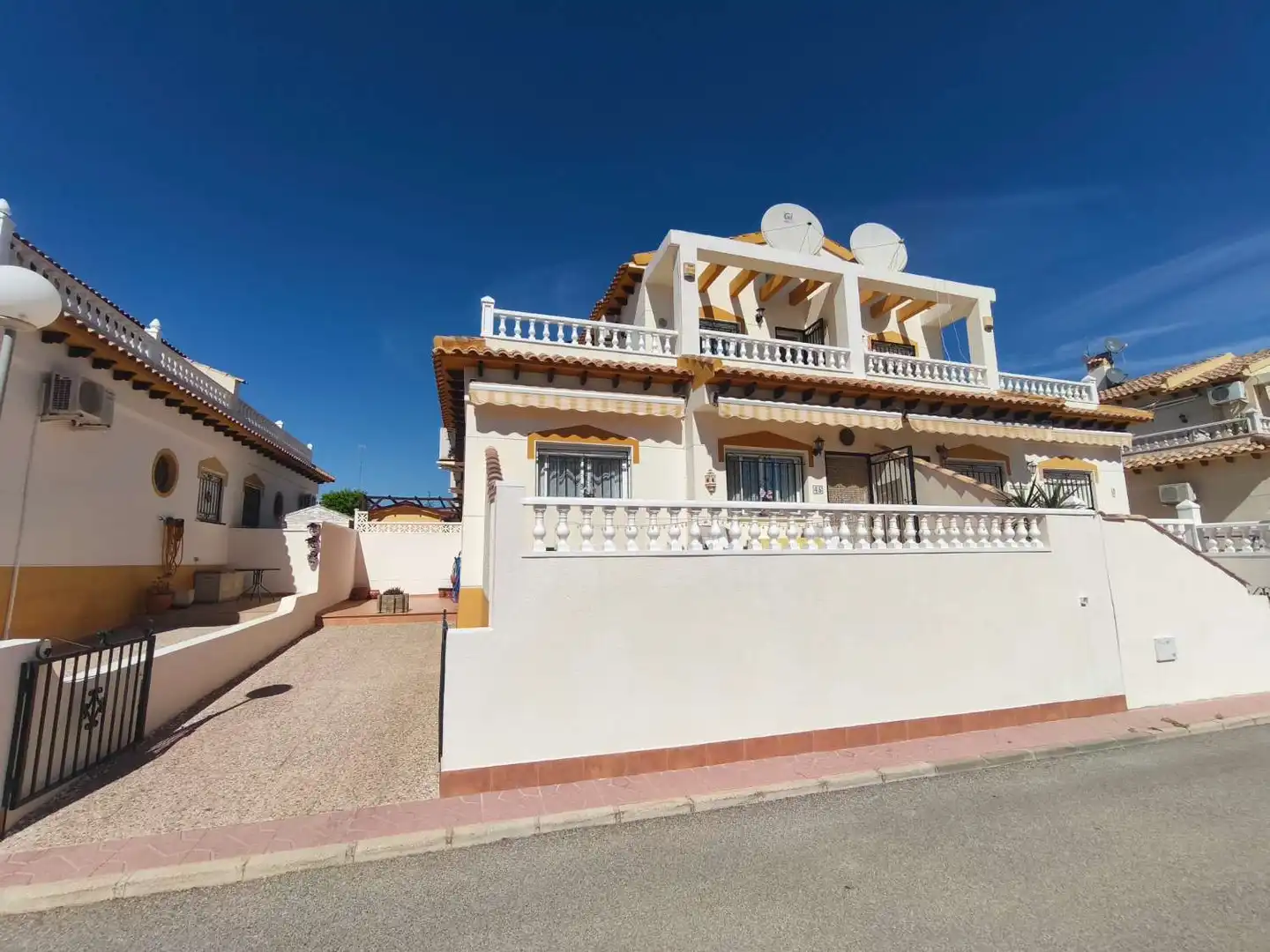 Dúplex con piscina en venta en Orihuela Costa