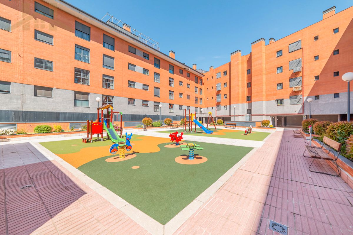 Exterior view of Flat for sale in Pinto  with Heating, Parquet flooring and Storage room