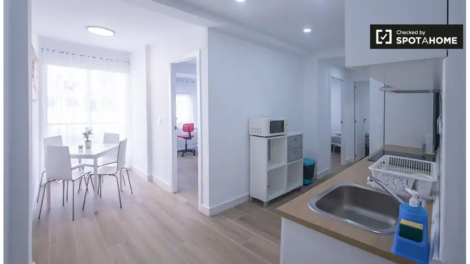 Flat for rent in Valencia  with Air Conditioner, Heating and Furnished