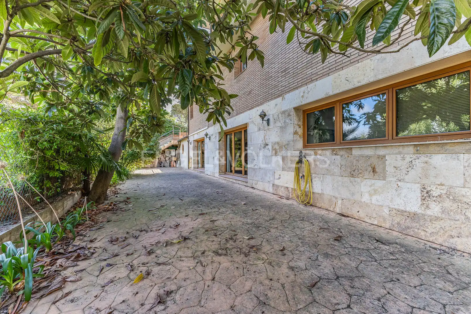 Vista exterior de Casa o chalet de alquiler en Sant Cugat del Vallès con Calefacción, Jardín privado y Piscina