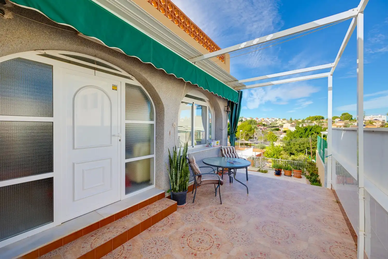 Terraza de Casa adosada en venta en Torrevieja con Aire acondicionado, Calefacción y Jardín privado