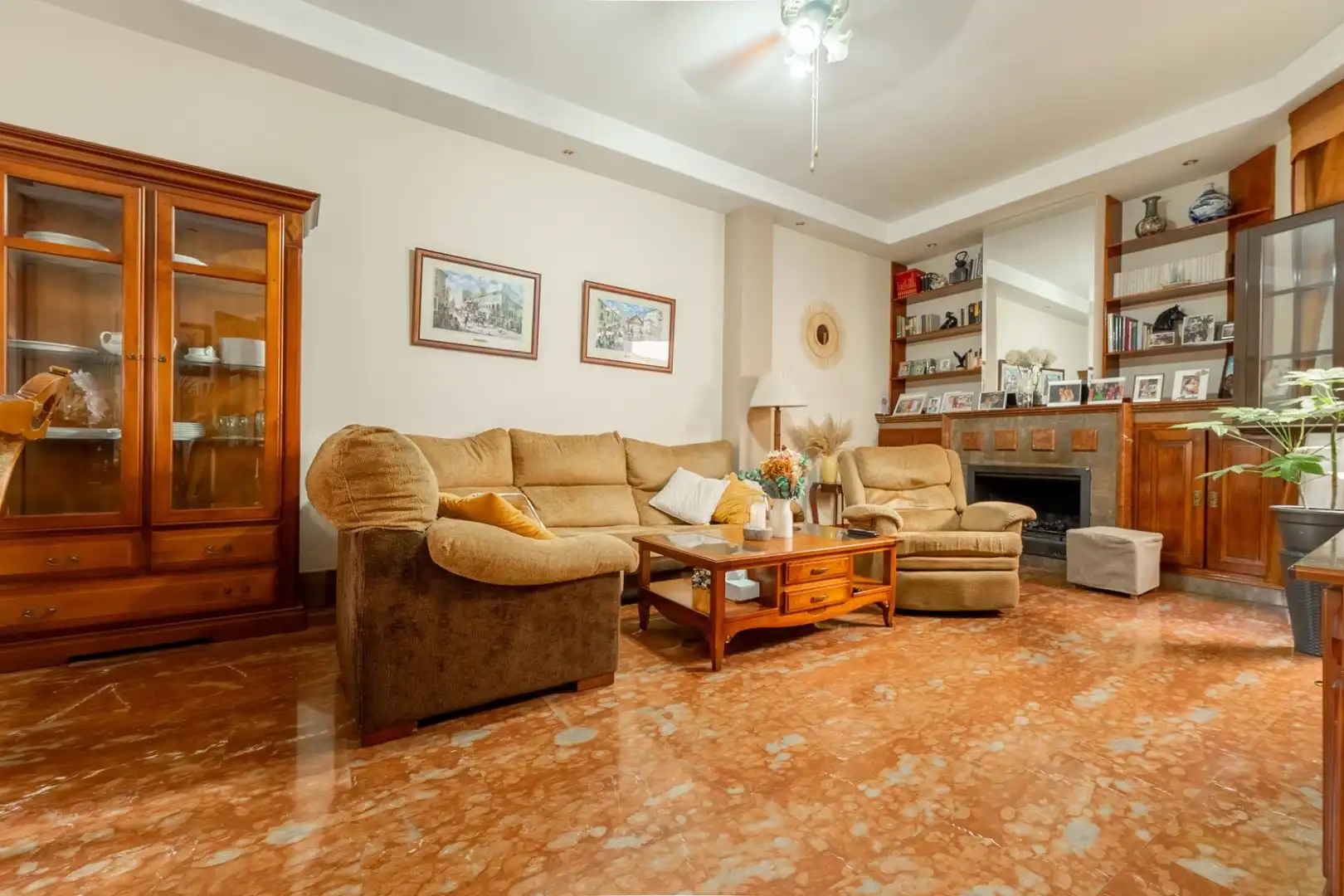 Sala d'estar de Casa adosada en venda en Ronda amb Aire condicionat, Calefacció i Jardí privat