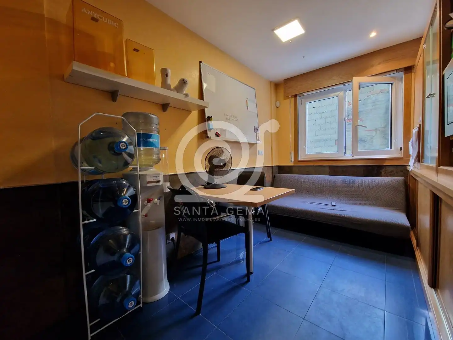 Local en venta en Cambre  con Alarma