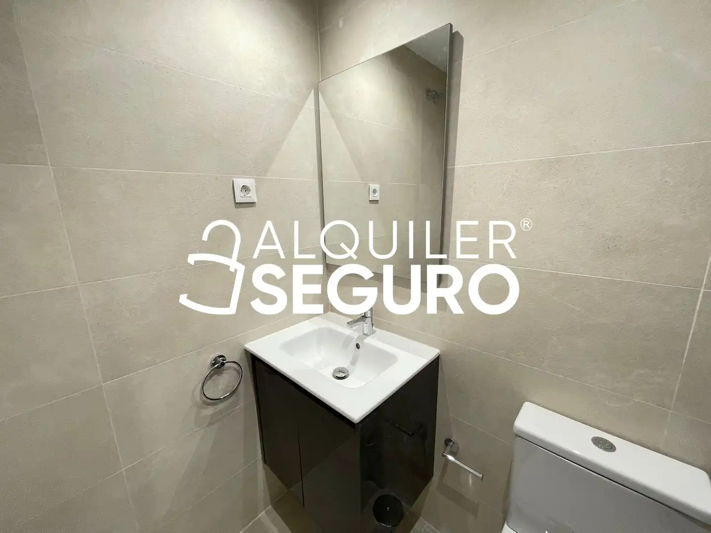 Bathroom of Flat for rent in Latina