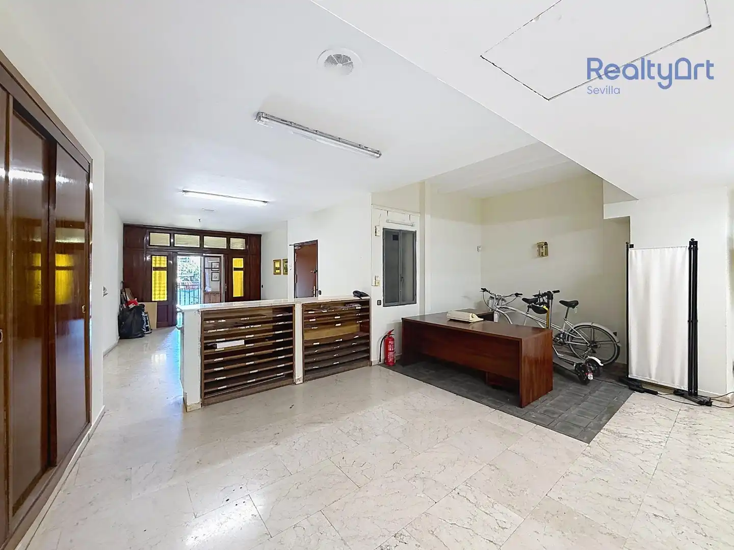 Office space with lift for sale in Triana, imagen 9