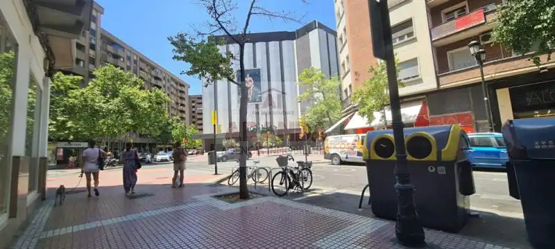 Außenansicht von Wohnung zur Miete in Zaragoza mit Klimaanlage, Heizung und Ofen