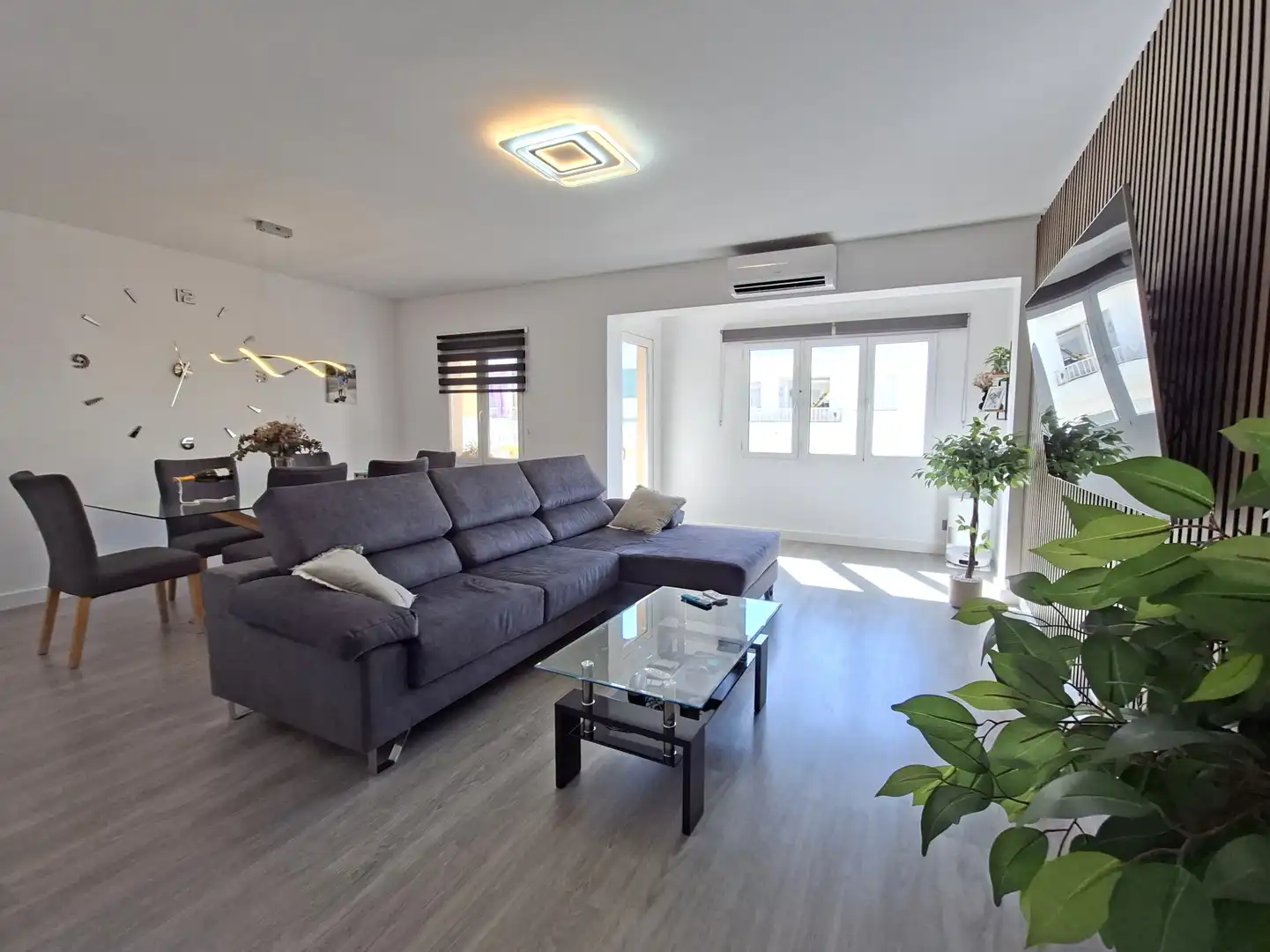 Living room of Flat for sale in Maó - Mahón  with Air Conditioner, Furnished and Balcony