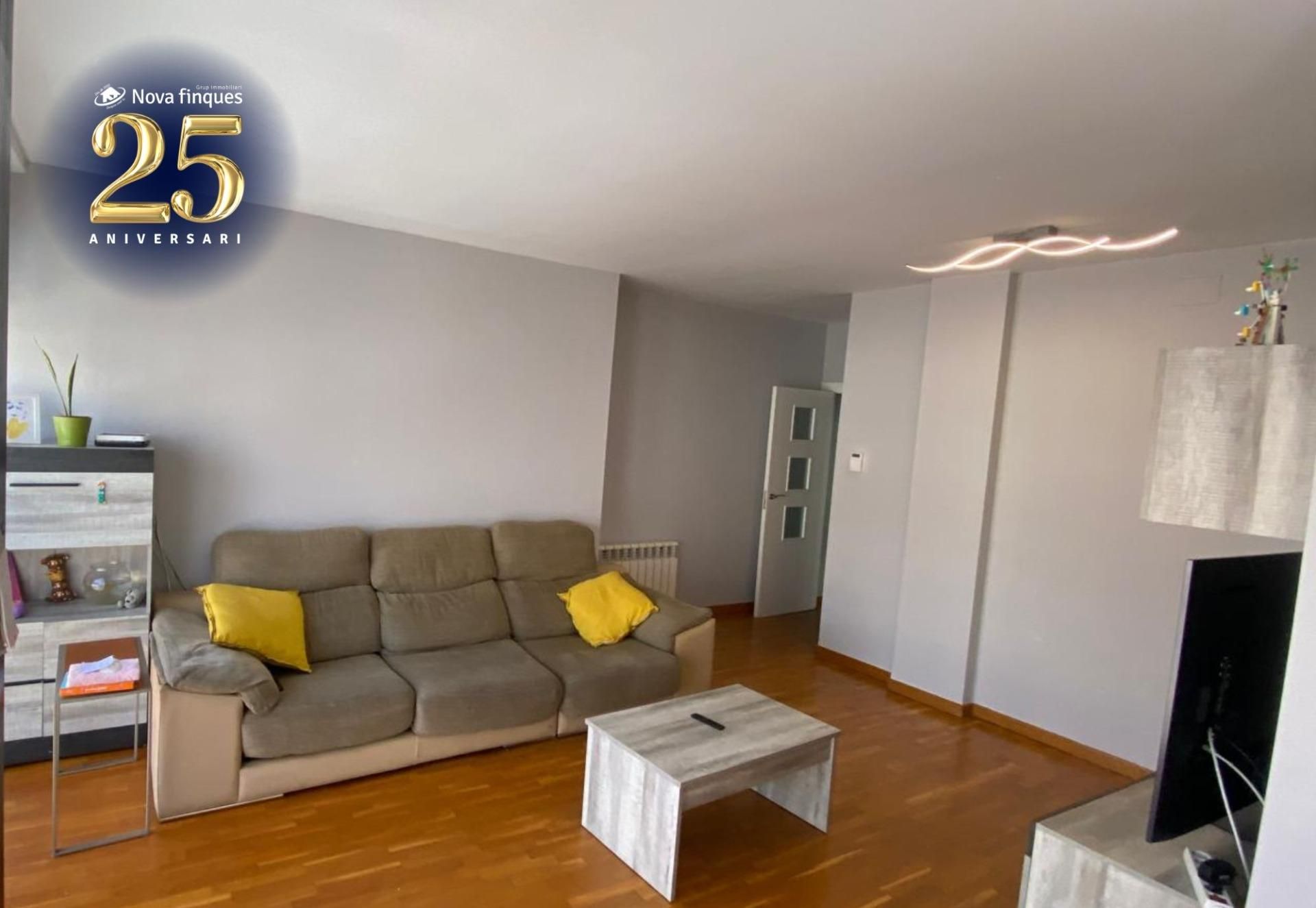 Living room of Flat for sale in Sabadell  with Air Conditioner, Heating and Parquet flooring