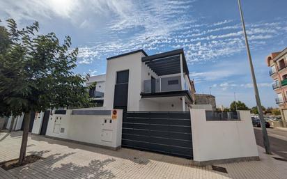 Exterior view of Single-family semi-detached for sale in Pilar de la Horadada  with Air Conditioner, Terrace and Balcony