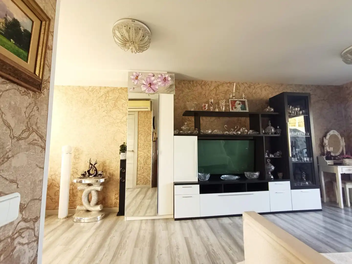Wohnzimmer von Einfamilien-Reihenhaus zum Verkauf in Petrer mit Klimaanlage, Heizung und Gemeinschaftspool