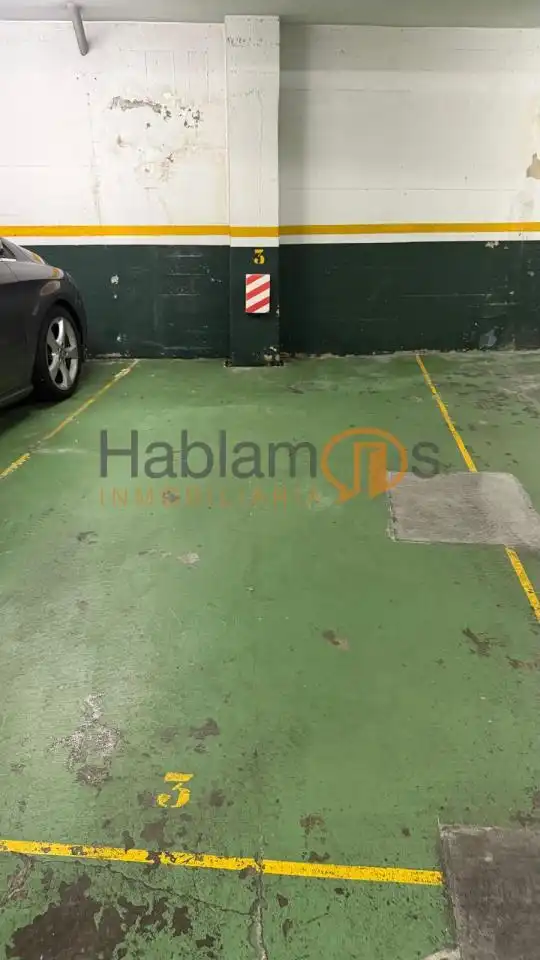 Parking de Piso en venta en Pontevedra Capital  con Calefacción, Parquet y Trastero