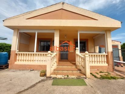 Vista exterior de Casa o xalet en venda en  Córdoba Capital amb Aire condicionat, Calefacció i Jardí privat