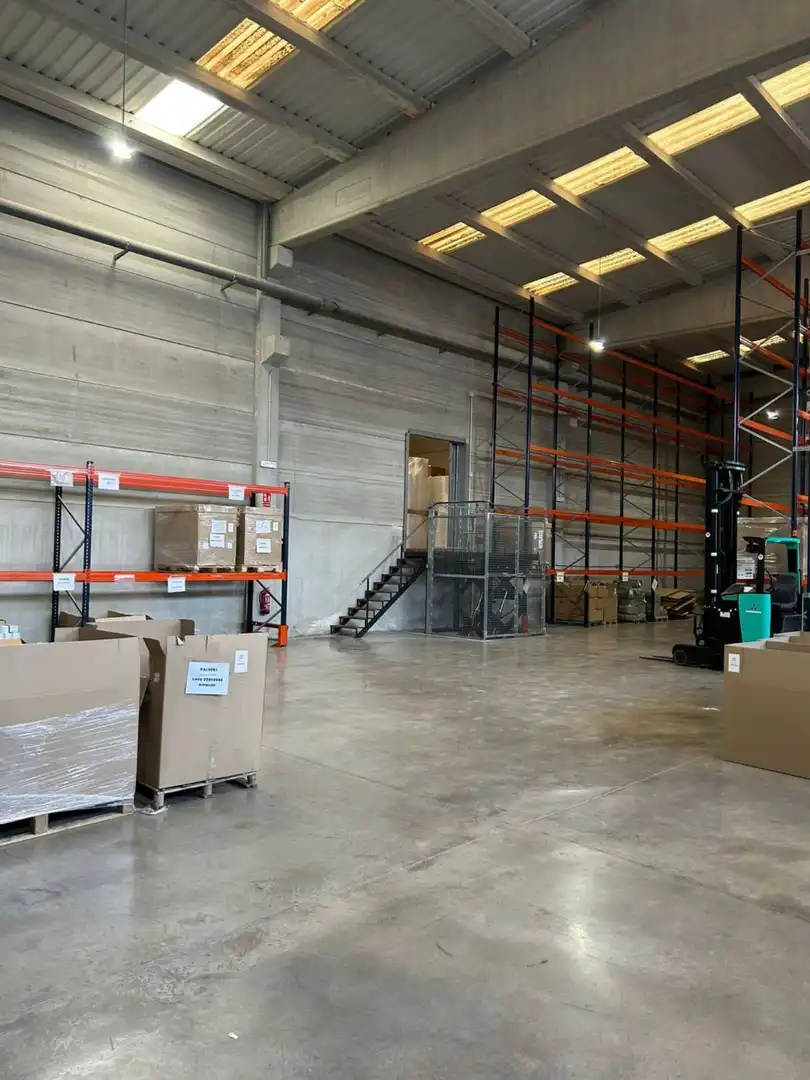 Industrial building to rent in Fuente del Jarro