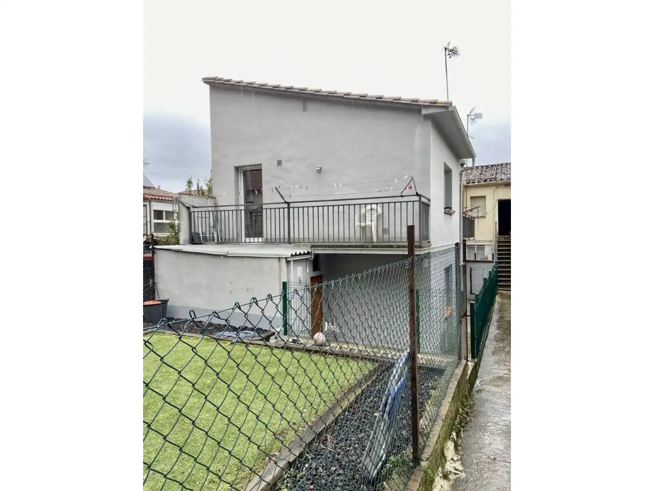 Vista exterior de Casa o xalet en venda en Olot amb Parquet i Terrassa