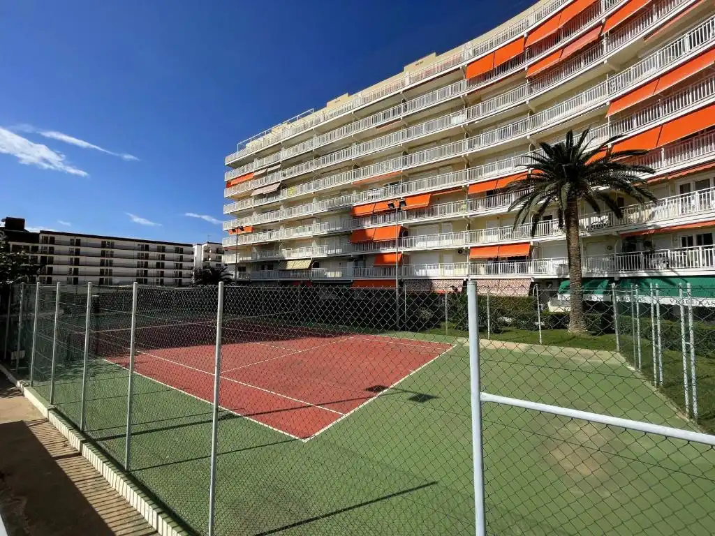 Parking de Apartamento de alquiler en Peñíscola / Peníscola con Terraza, Amueblado y Horno