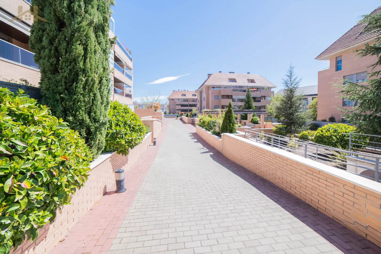 Vista exterior de Pis en venda en Boadilla del Monte amb Aire condicionat, Jardí privat i Terrassa