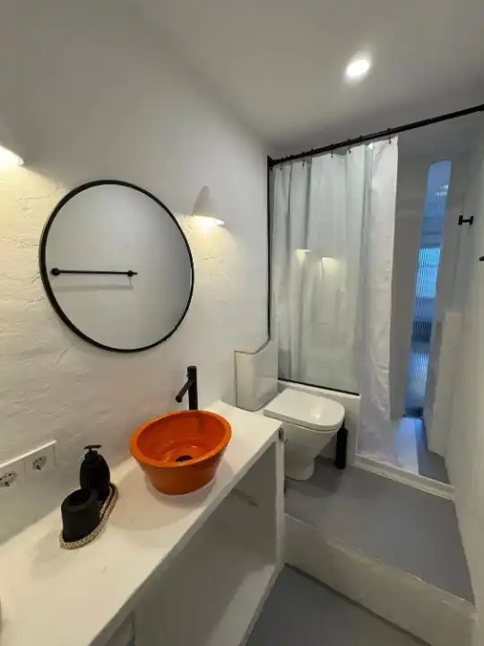 Badezimmer von Wohnung zur Miete in Valencia mit Klimaanlage, Heizung und Privatgarten
