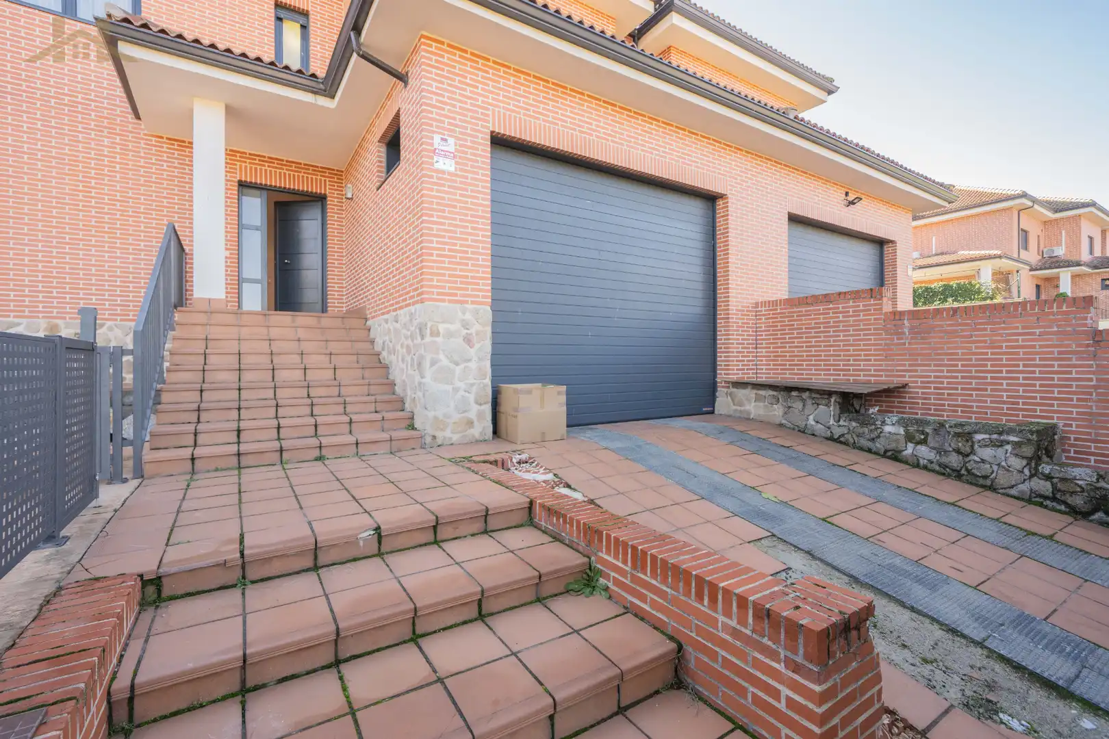 Vista exterior de Casa o chalet en venta en Miraflores de la Sierra con Aire acondicionado, Calefacción y Jardín privado