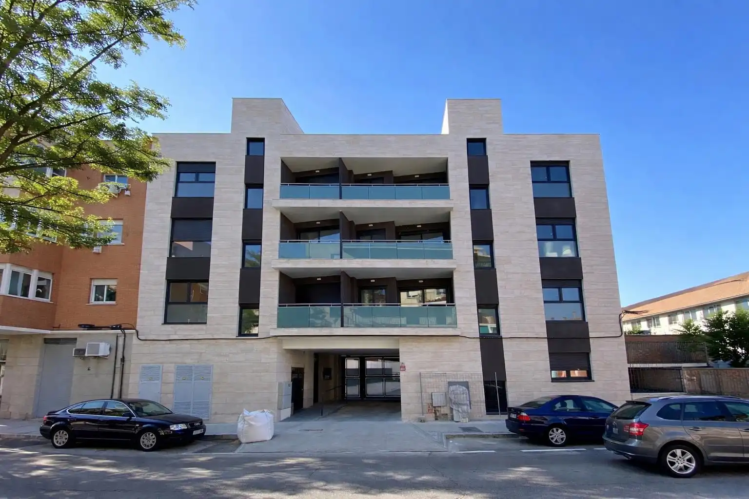 Vista exterior de Piso en venta en Madrid con Calefacción y Piscina comunitaria
