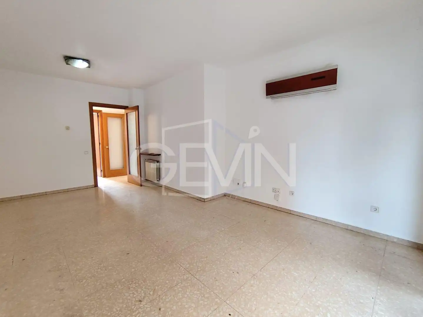 Sala de estar de Piso en venta en Santa Perpètua de Mogoda con Aire acondicionado, Trastero y Balcón