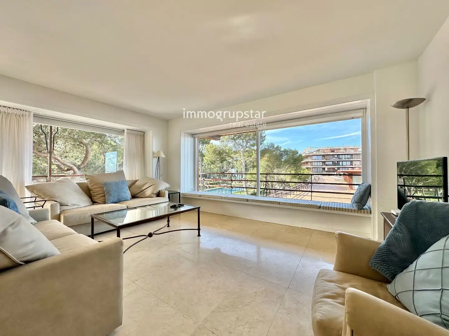 Sala de estar de Apartamento en venta en Calonge i Sant Antoni con Calefacción, Terraza y Piscina