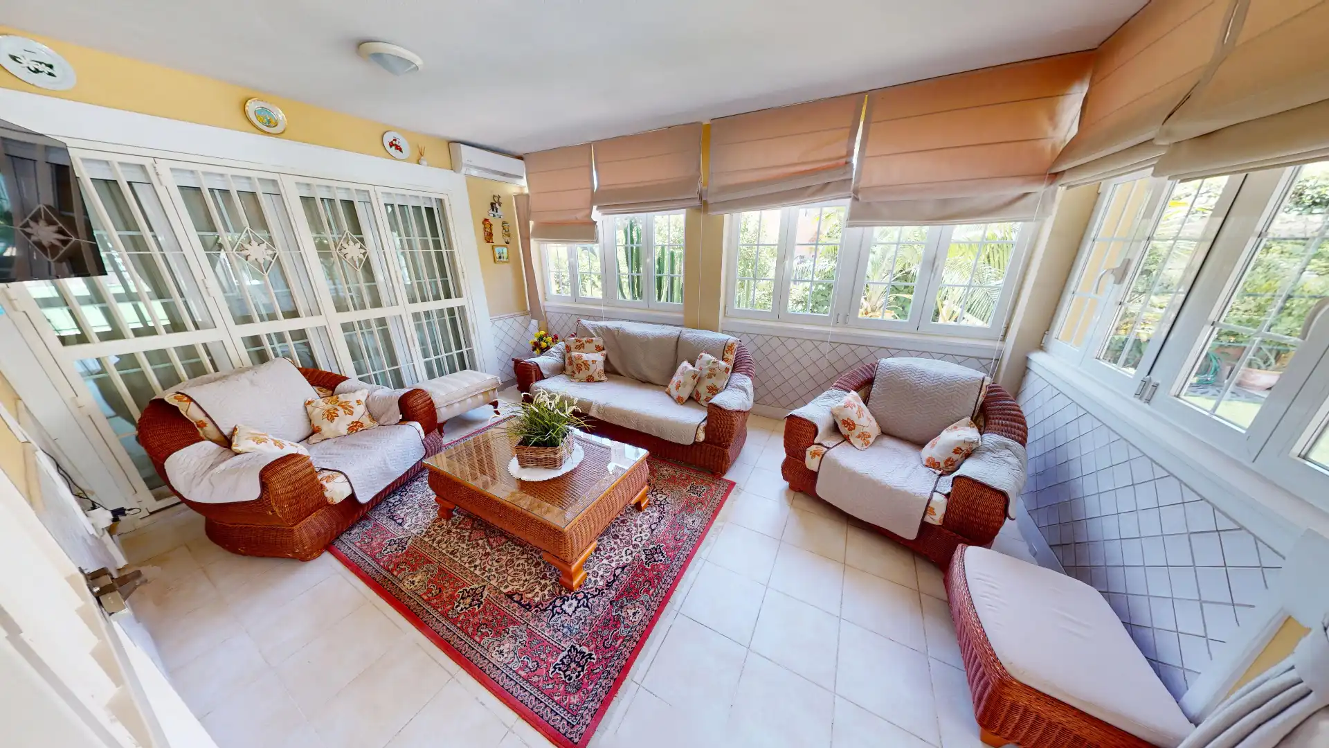 Sala de estar de Casa o chalet en venta en Torremolinos con Aire acondicionado, Calefacción y Jardín privado