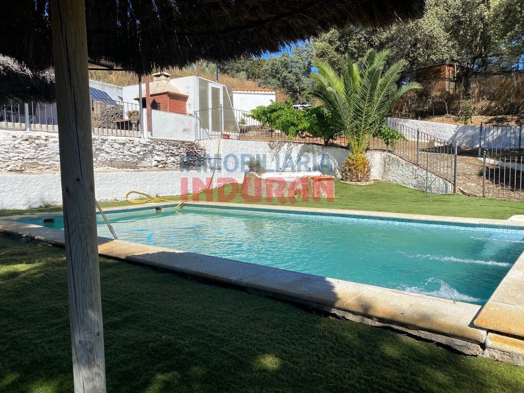 Piscina de Finca rústica en venda en Valdecañas de Tajo