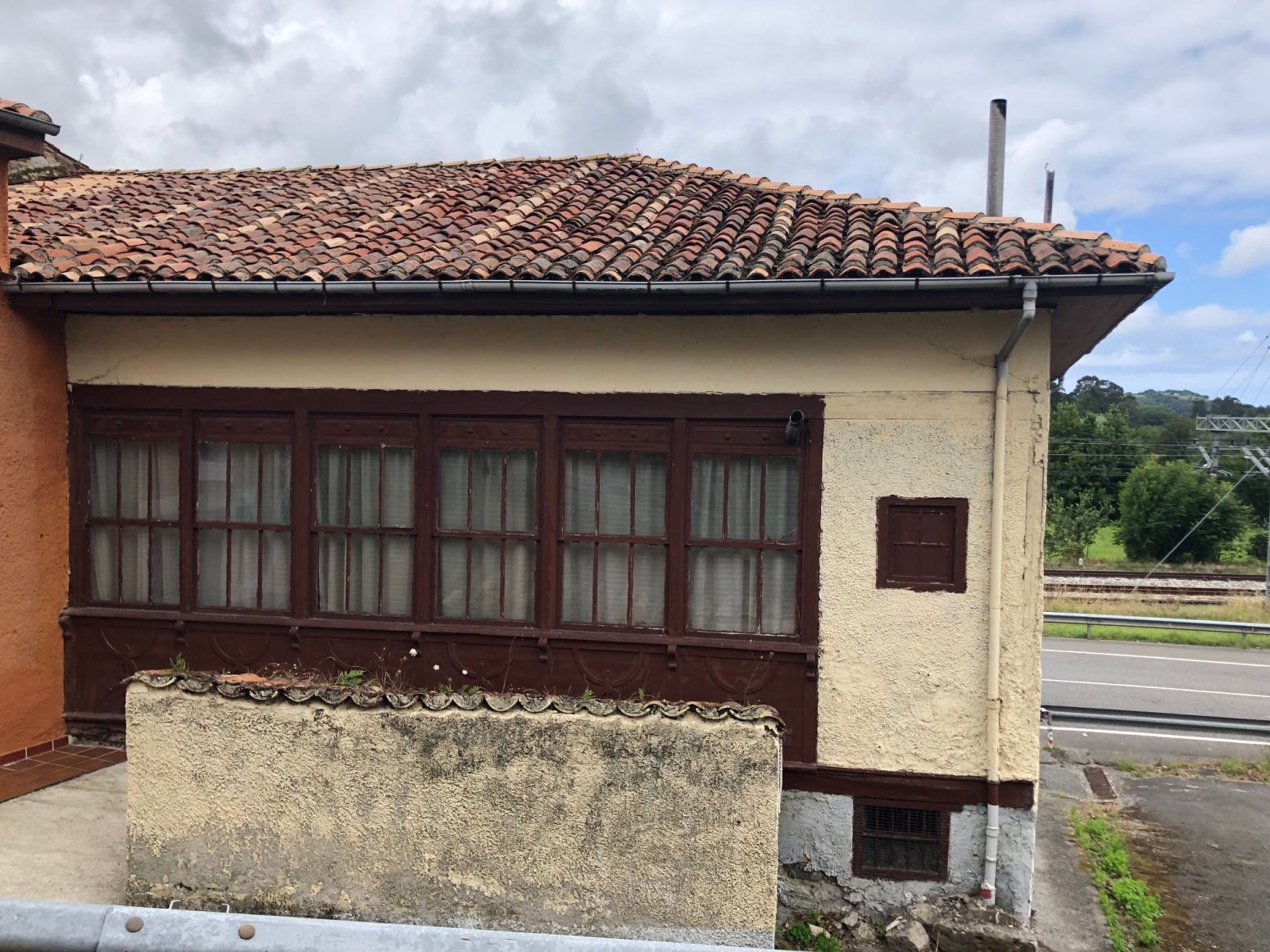 Vista exterior de Local en venda en Ribadesella amb Terrassa