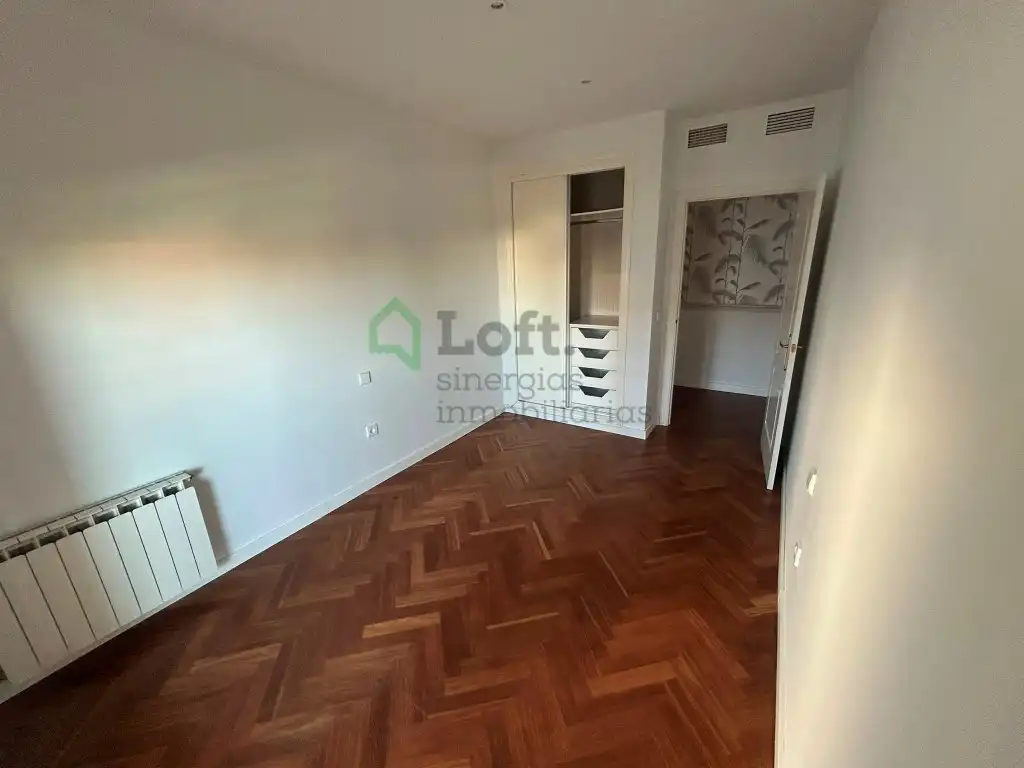 Schlafzimmer von Dachboden zur Miete in Badajoz mit Klimaanlage, Privatgarten und Terrasse