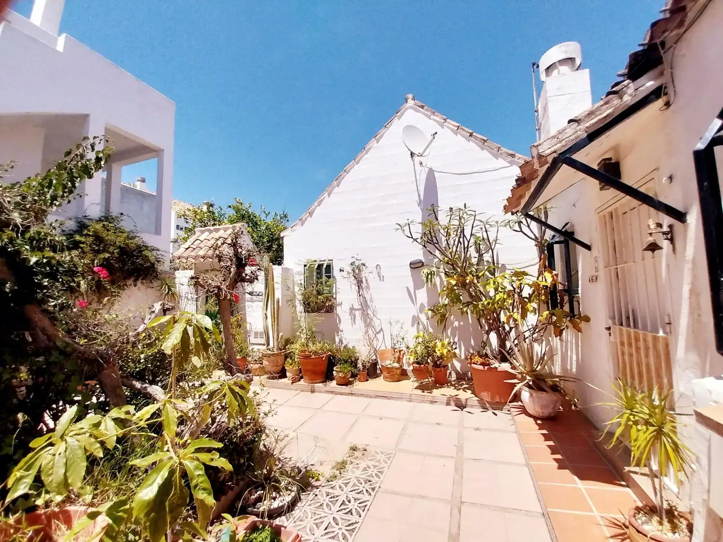 Außenansicht von Einfamilien-Reihenhaus zum Verkauf in Mijas mit Klimaanlage, Heizung und Terrasse