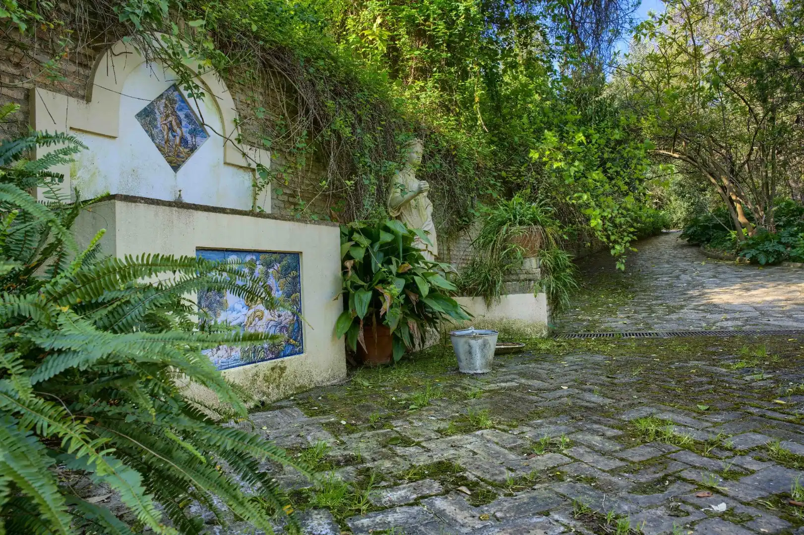 Jardí de Casa o xalet en venda en Sanlúcar la Mayor amb Aire condicionat, Jardí privat i Terrassa