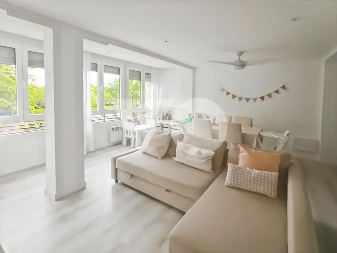 Living room of Flat for sale in  Madrid Capital  with Air Conditioner, Heating and Private garden