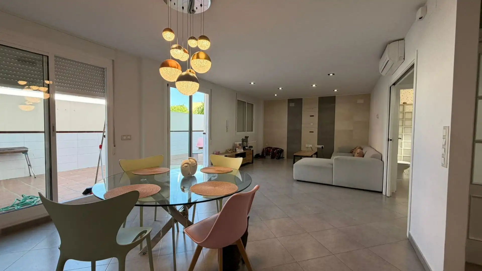 Esszimmer von Einfamilien-Reihenhaus zum Verkauf in Villanueva de Castellón mit Klimaanlage und Abstellraum