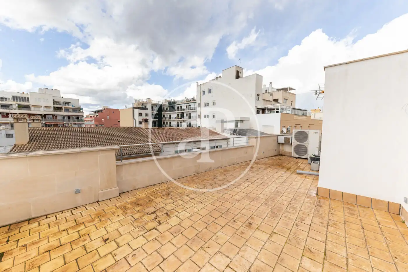 Terrasse von Einfamilien-Reihenhaus zum Verkauf in  Palma de Mallorca mit Klimaanlage, Heizung und Privatgarten
