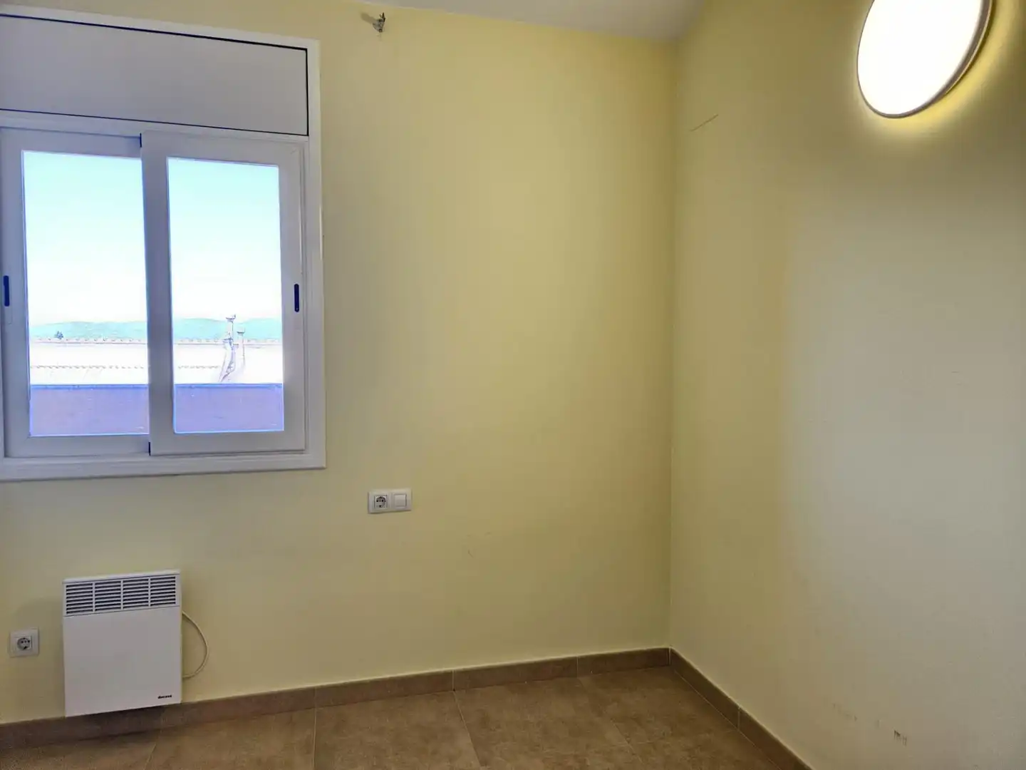 Habitación de Ático en venta en Torrelavit con Calefacción y Balcón