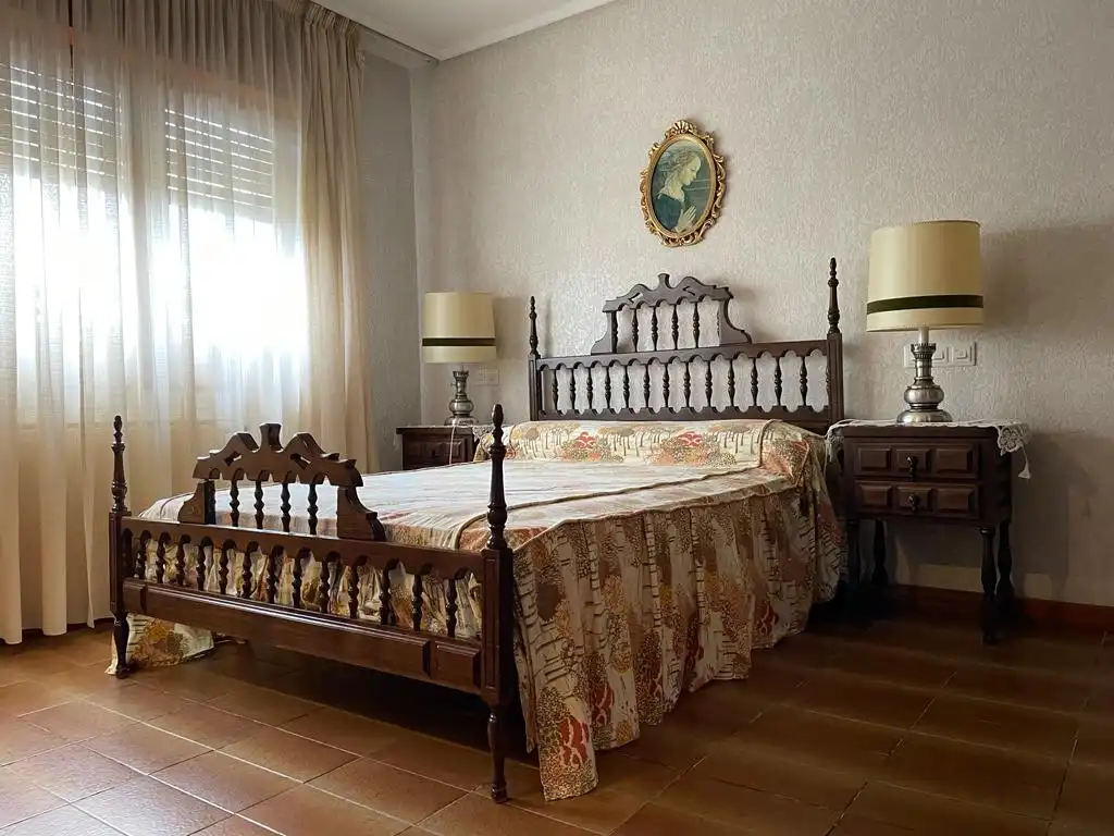 Dormitori de Casa o xalet en venda en Castañares de Rioja amb Calefacció, Jardí privat i Parquet