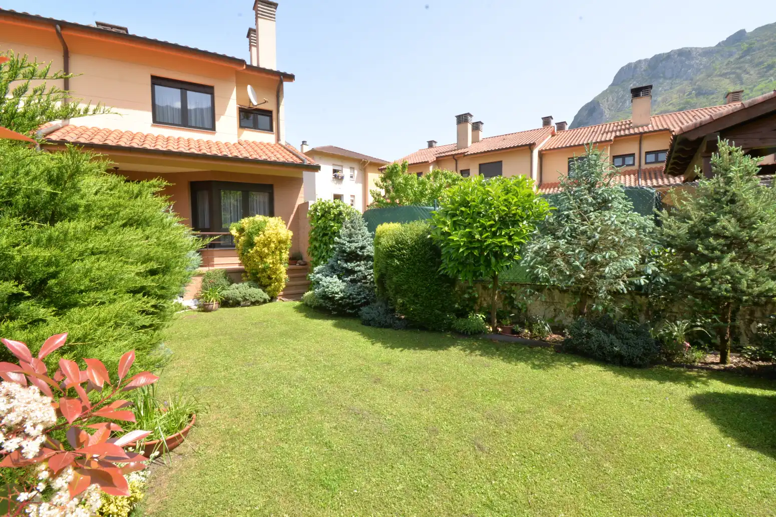 Jardín de Casa adosada en venta en Morcín con Calefacción, Jardín privado y Terraza