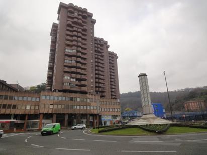 Vista exterior de Pis en venda en Bilbao  amb Calefacció, Traster i Moblat