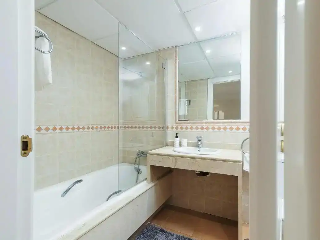 Bathroom of Flat for rent in Milla de Oro