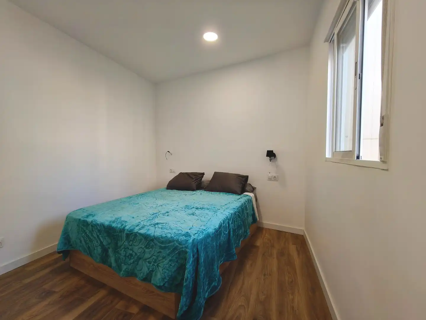Habitación de Ático en venta en L'Hospitalet de Llobregat con Parquet, Terraza y Trastero