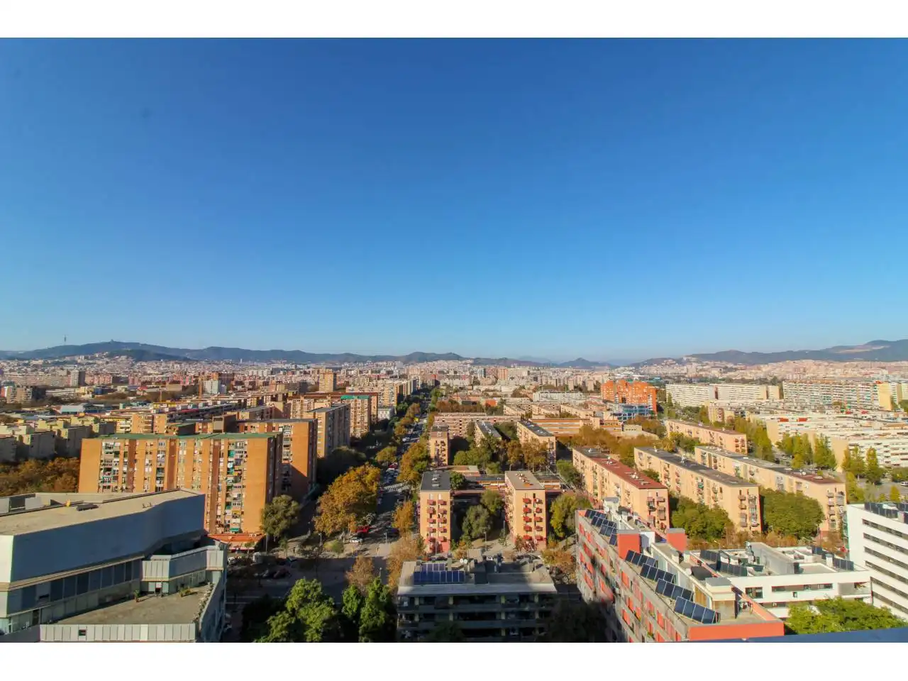 Vista exterior de Ático de alquiler en Eixample