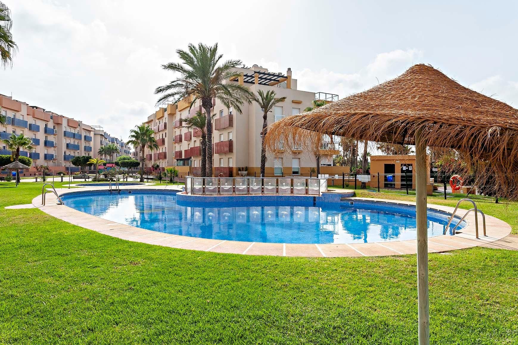 Piscina de Pis en venda en El Ejido amb Aire condicionat, Jardí privat i Terrassa