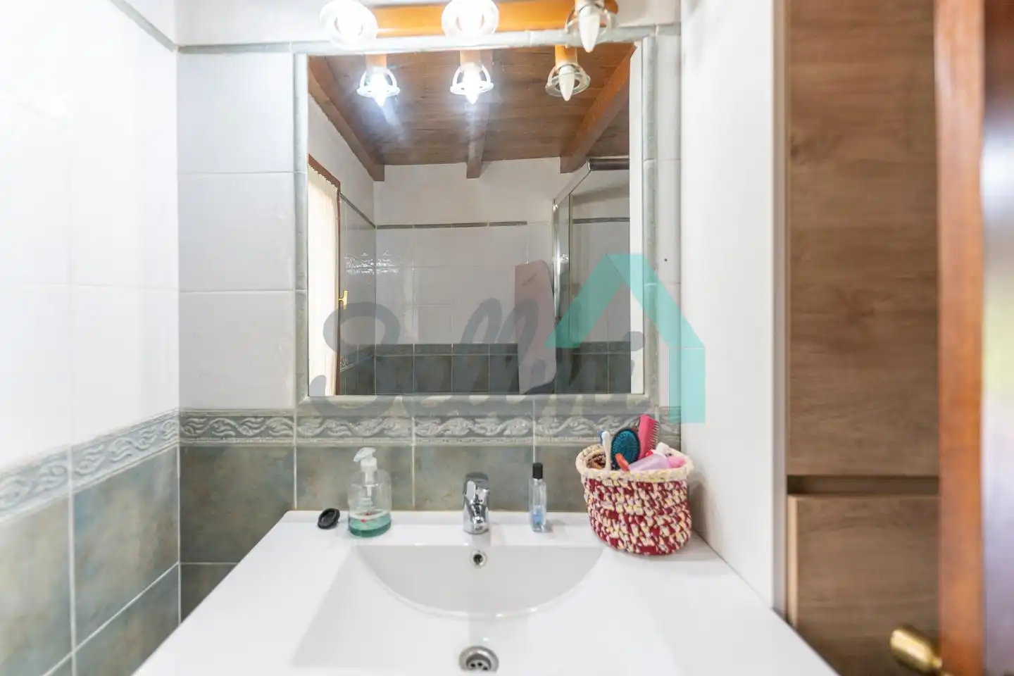 Bathroom of Houses for sale in Valdés - Luarca  with Private garden, Parquet flooring and Terrace