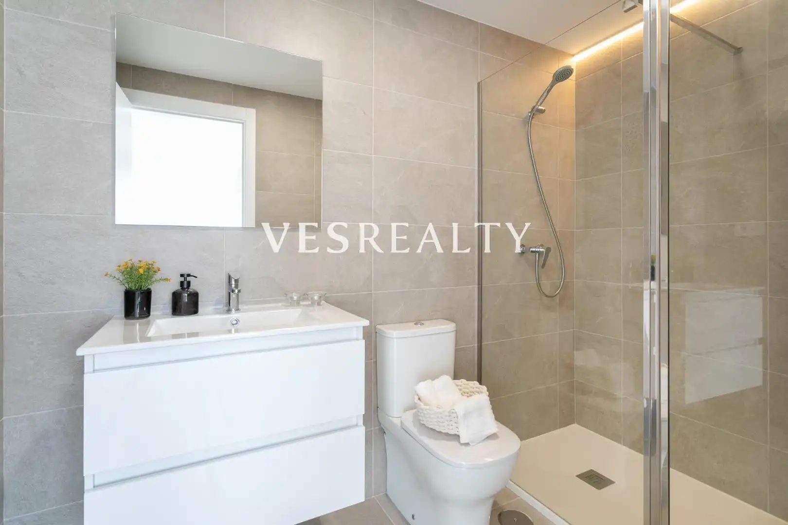 Bany de Apartament en venda en Santa Pola amb Jardí privat, Terrassa i Piscina comunitària