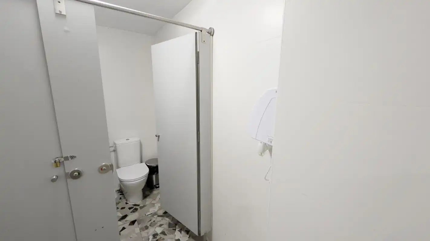 Bany de Local en venda en Alicante / Alacant amb Calefacció